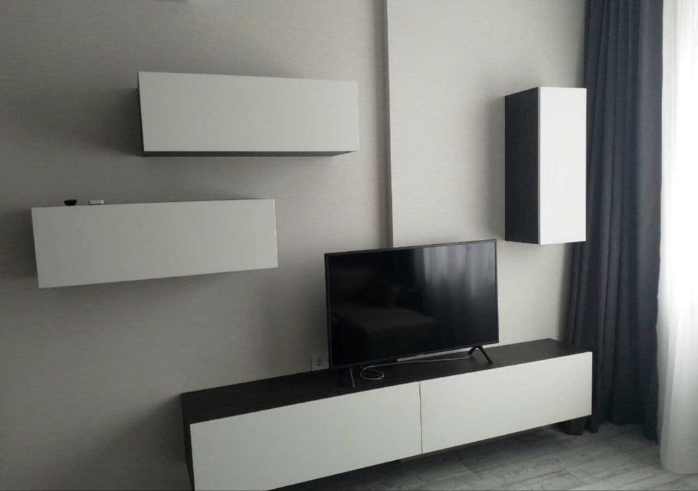 АРЕНДА квартиры в Кадоре на Литературной. Кухня студия + спальня