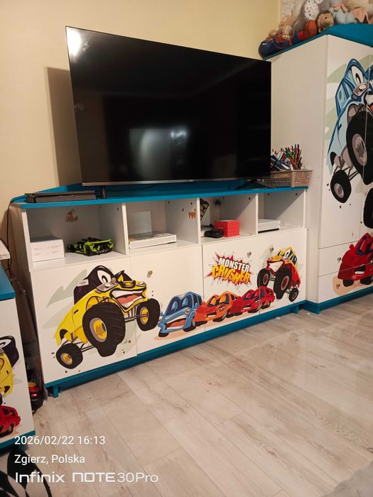 Meble chłopięce z motywem samochodów