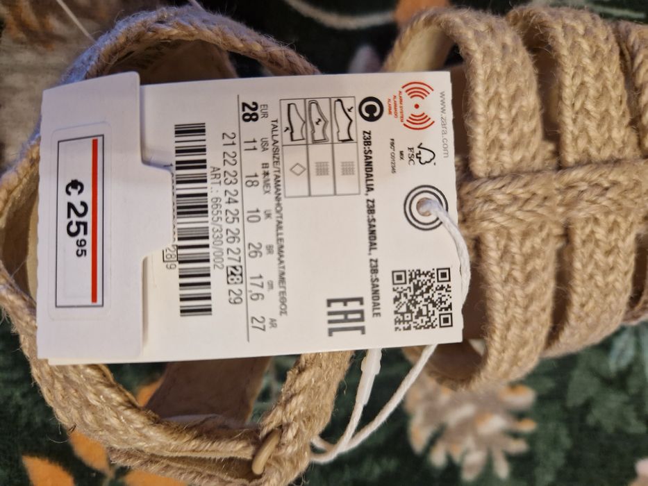 Нові дитячі сандалі Zara