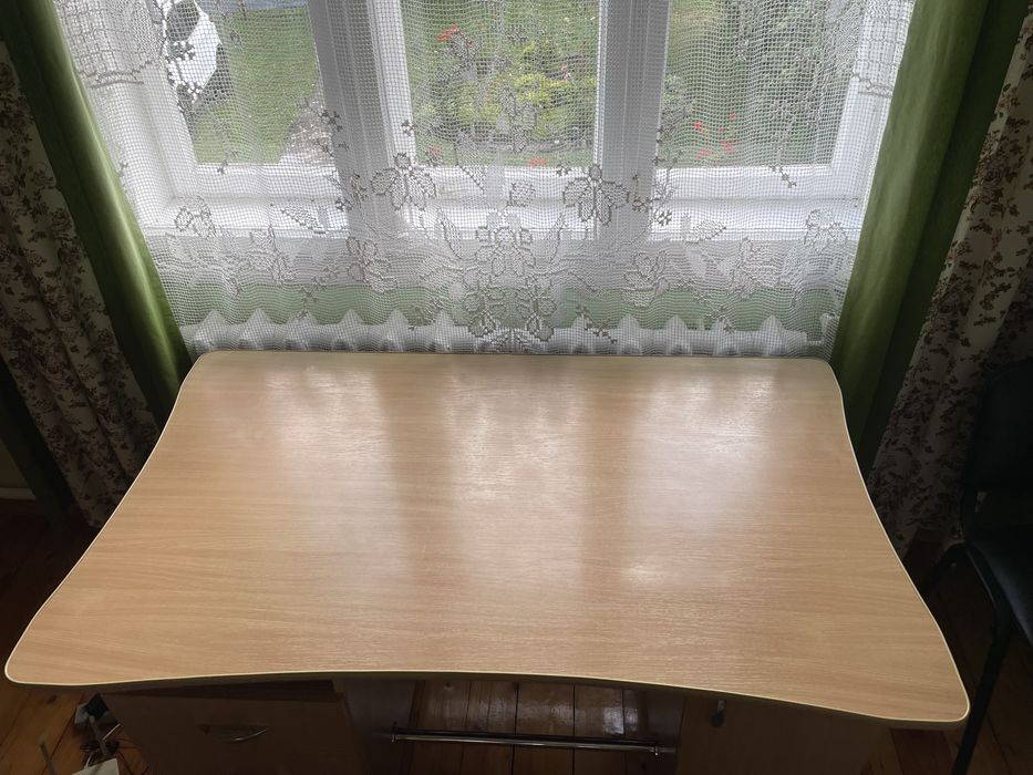 Стіл для навчання