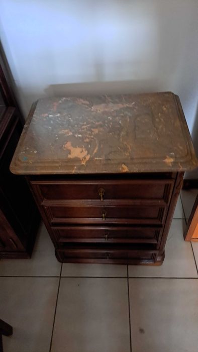 Cómoda com mármore