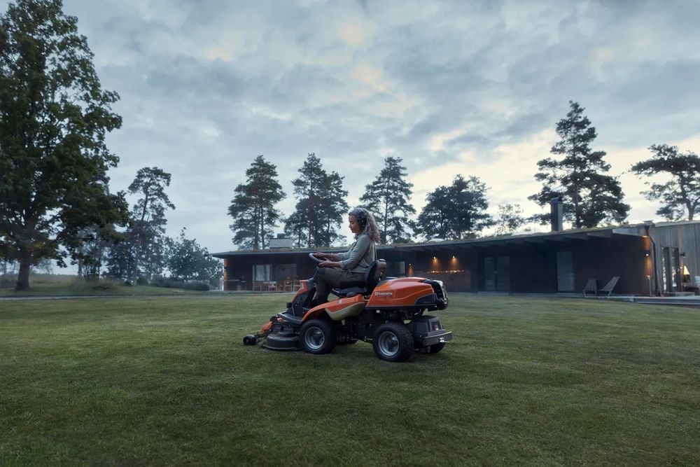 Husqvarna Rider R216 T AWD 4X4 Kosiarka ogrodowa Briggs 2 cylindry