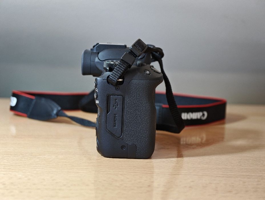 Canon EOS R50 Corpo | Garantia até 2029 | ~5.000 disparos