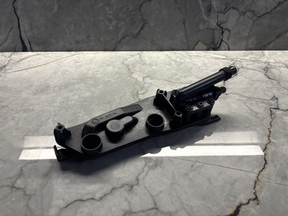 Корпус теплообмінника БМВ Е60 Е61 Термостата Термостату BMW E65