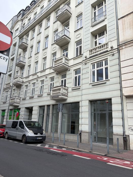 CENTRUM / blisko Ronda ONZ / LOKAL UŻYTKOWY 74,9 m2 / w kamienicy / wysokość 4,5 m