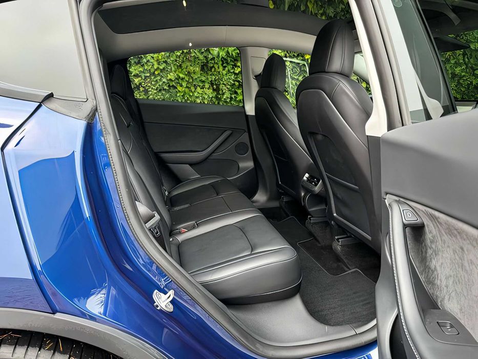 Tesla Model Y      2022