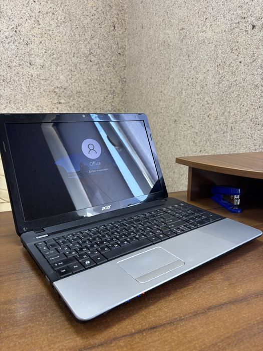 Ноутбук Acer Aspire E1-521