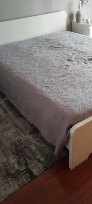 Cama de casal sem colchão