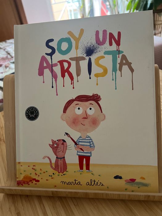 Livro em português , inglês e espanhol para os miúdos