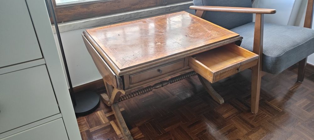 Mesa em madeira antiga