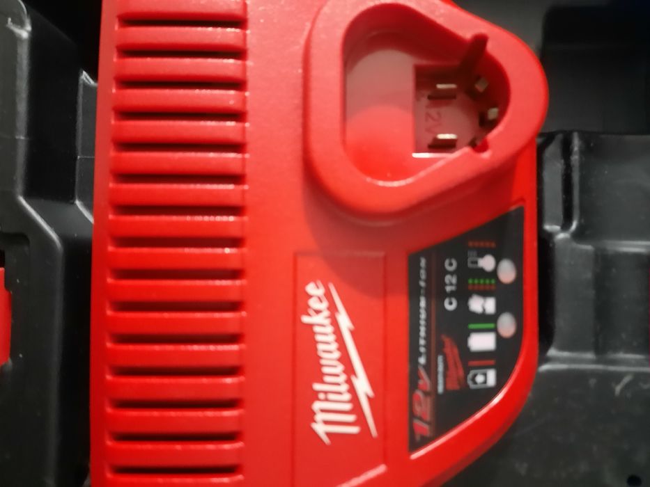 Aparafusadora Milwaukee M12 BPD