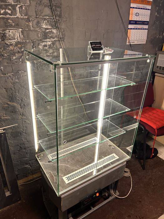 Барный холодильник  Витрина в кафе Ретро холодильник б/у