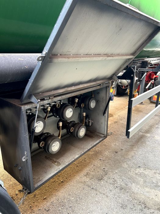 Напівпричіп цистерна ADR/бочка бензовоз/паливна цистерна