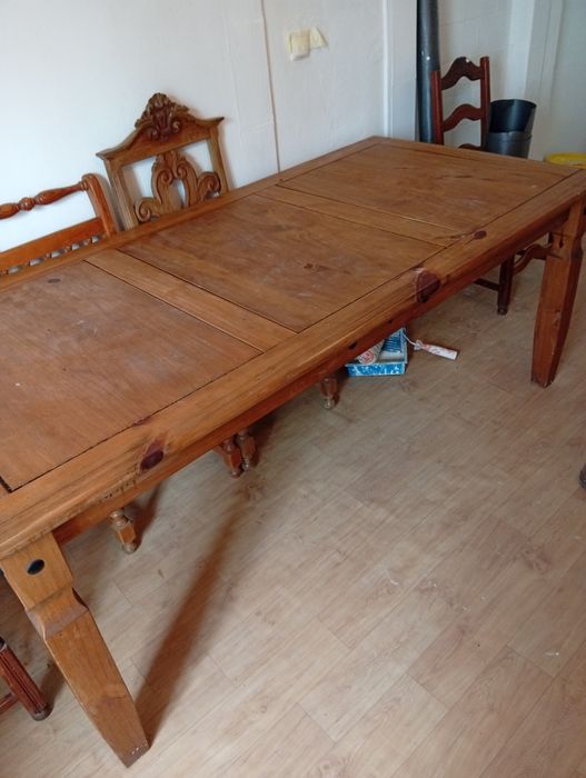 Mesa em pinho magnifica..