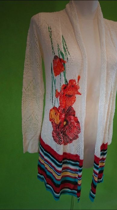 Sweter narzutka z kwiatem Desigual rozm. XS