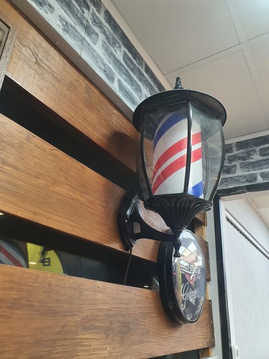 Polo barbeiro rotativo