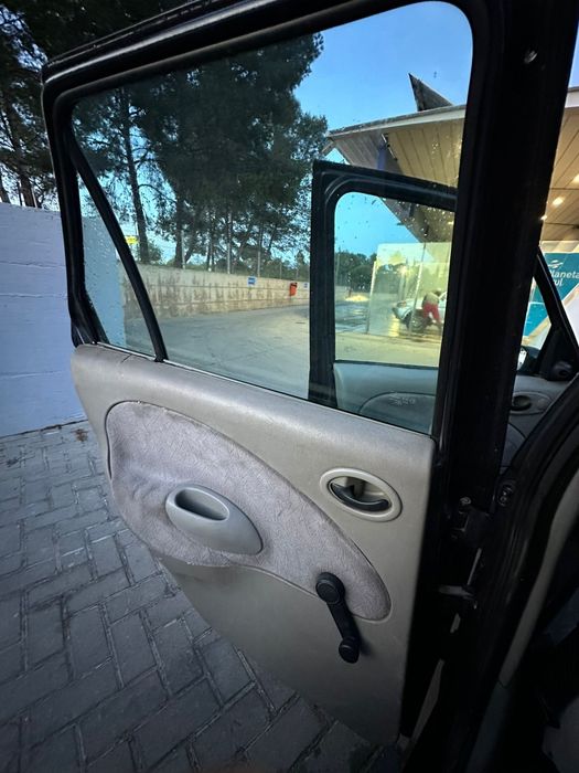 Carrinho barato velhinho  mas motor funciona bem!