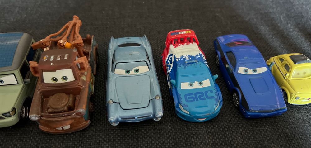 Auta Cars Mattel plus dodatki