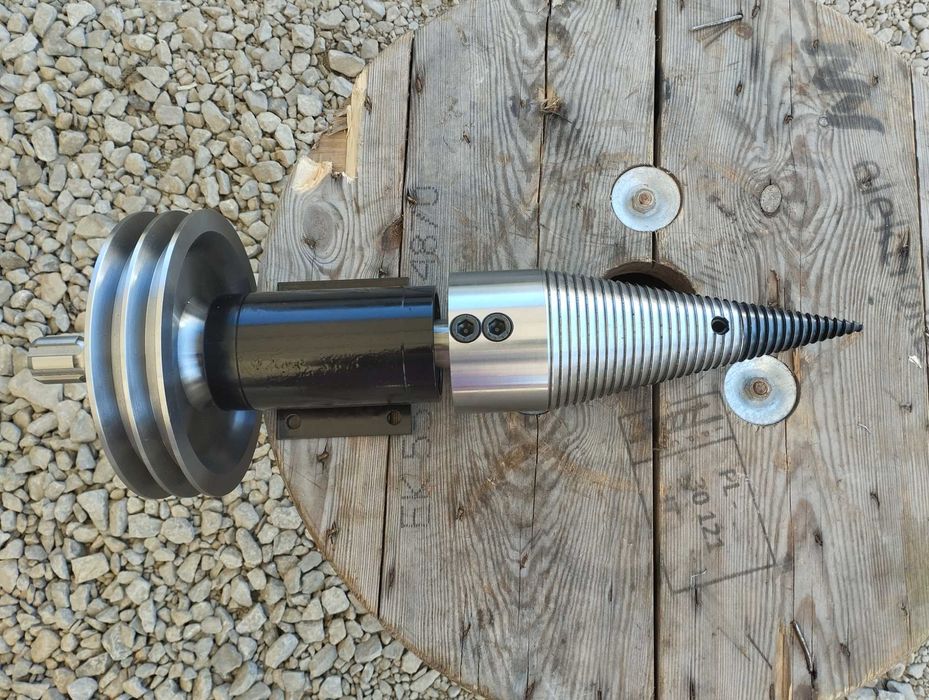 Łuparka świdrowa do ciągnika z kołem pasowym 200mm / stożek 100mm