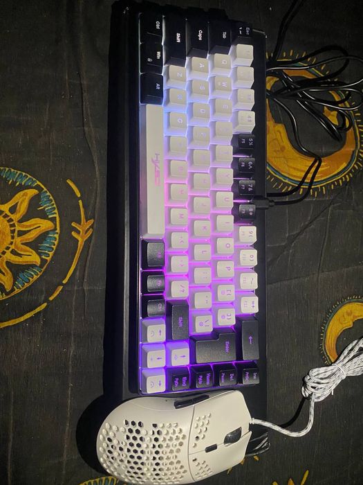 Продам клавиатуру +мышка