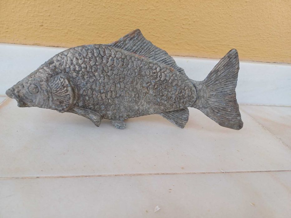 Peixe antigo porta guardanapos
