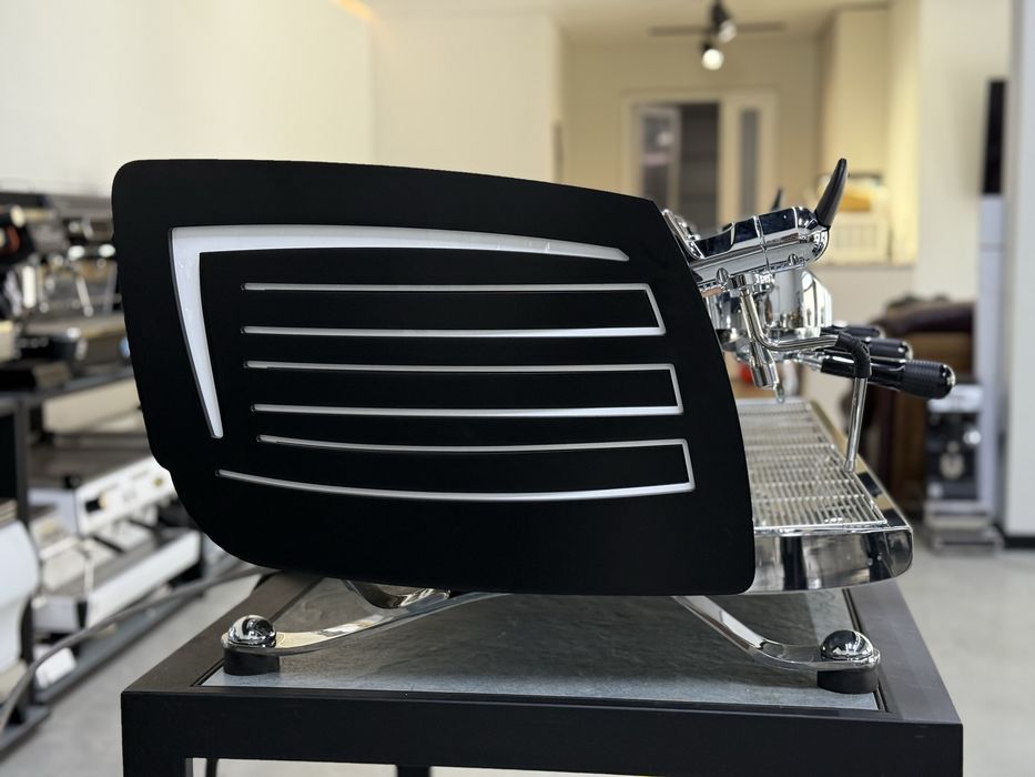 Професійна кавоварка Victoria Arduino VA 388 Black Eagle T3