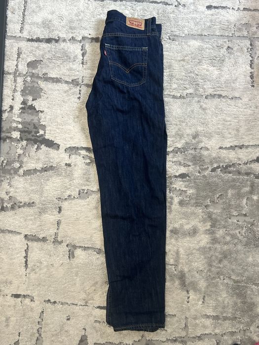 Levis jeans size 28