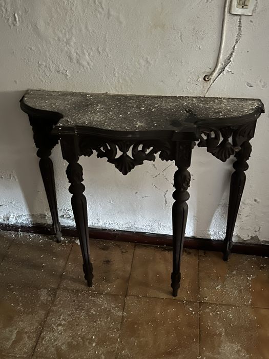 Mobilia antiga para despachar