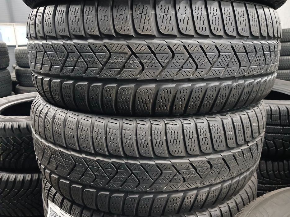 Зимові шини БВ  215/60 R16  PIRELLI  Sottozero 3  Склад