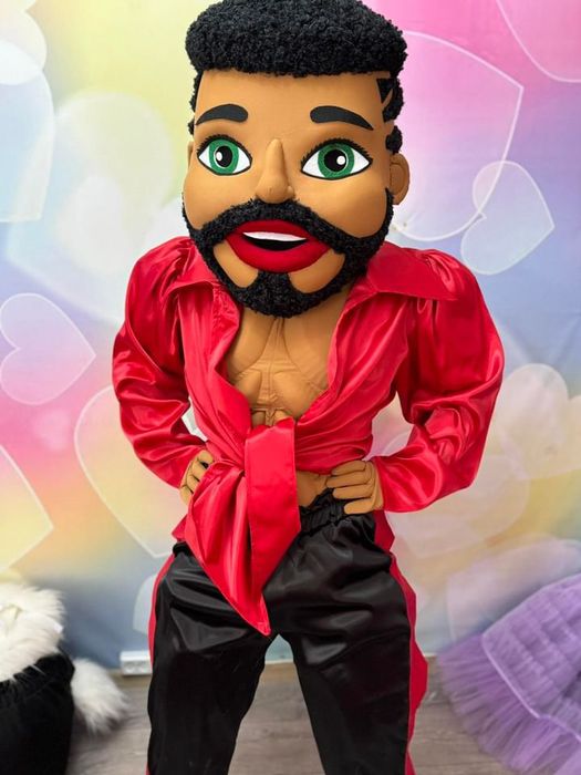 Привітання від нійгарніших ростових ляльок