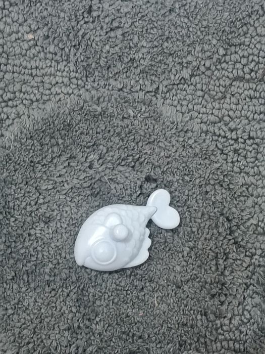 Brinquedo de gatinha com biberão do gênero femenino