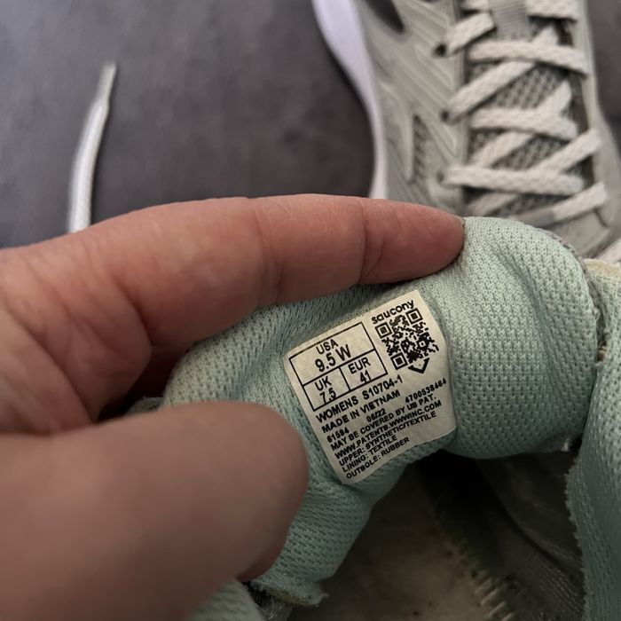 Жіночі кросівки Saucony cohesion. P. 41.