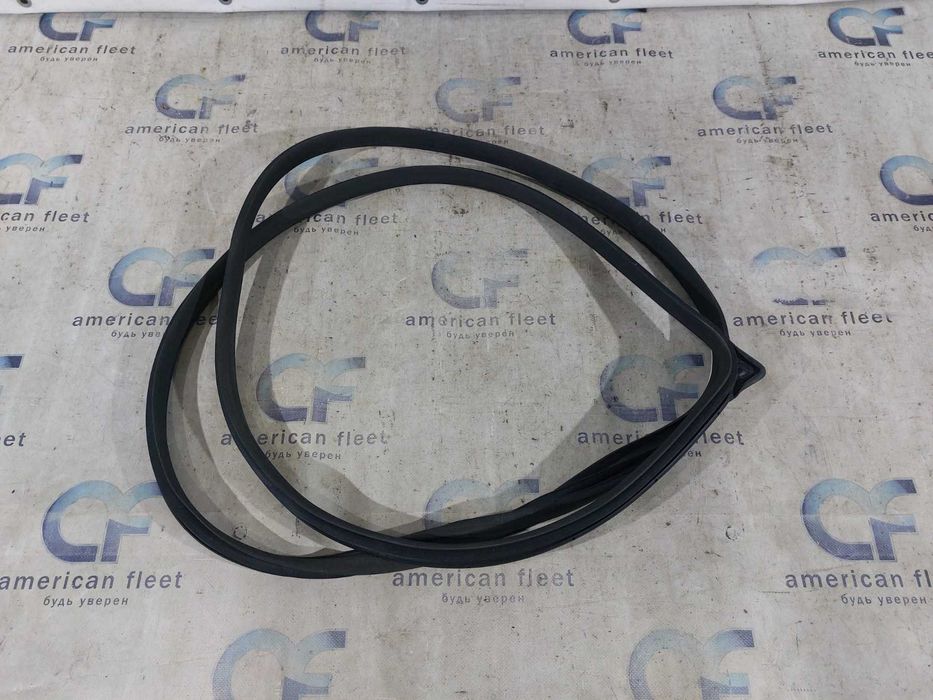 Hyundai Sonata 15-17 Уплотнитель дверного проема зад прав / Соната