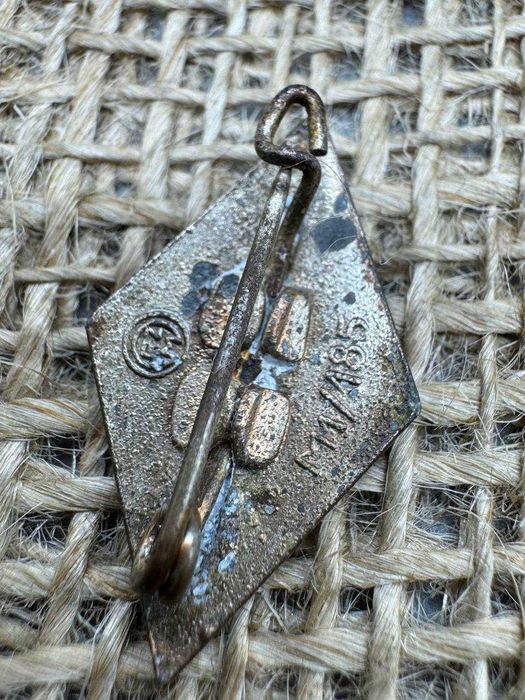 odznaka HJ Hitler Jugend RZM M1/185 original ww2