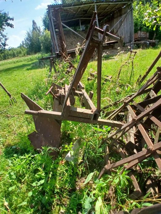 Продам плуг 2-х корпусний