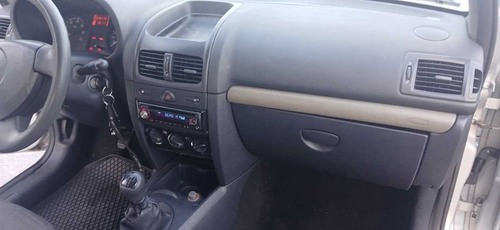 Vendo Comercial Renault Clio 1.5 DCI