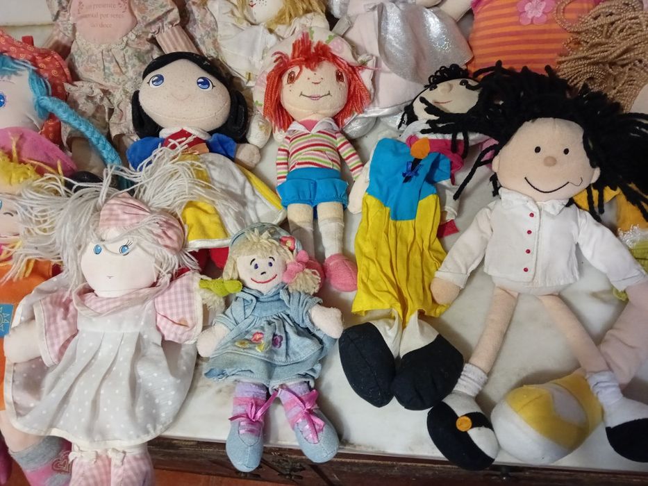 Conjunto de 15 Bonecas em Pano/Peluche