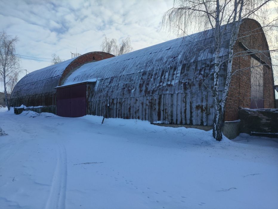 Продам приміщення, склади ... На території консервного заводу.