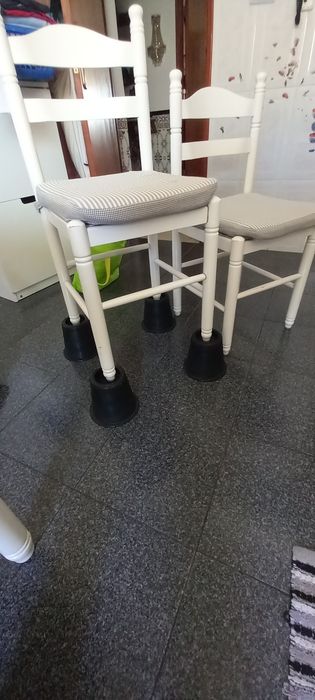 Pés elevatórios para móveis