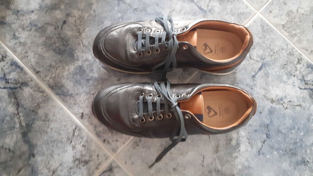 VENDO Ténis em Pele