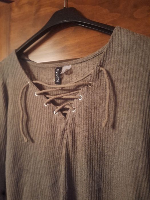Bluzka damska H&M rozm.M 70%viskoza stan bardzo dobry.