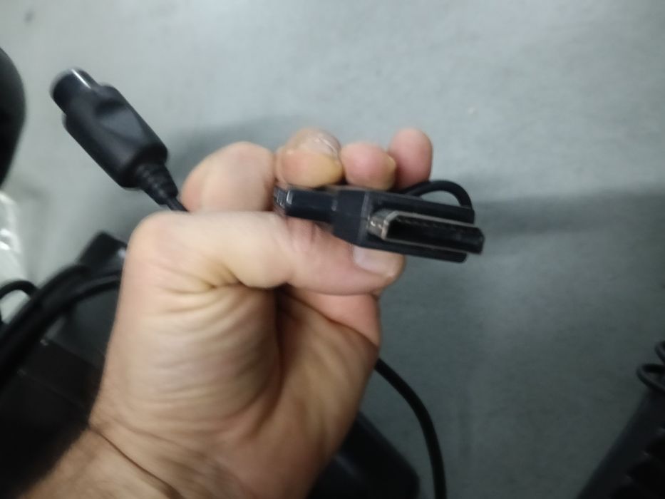 Volante e pedais consola