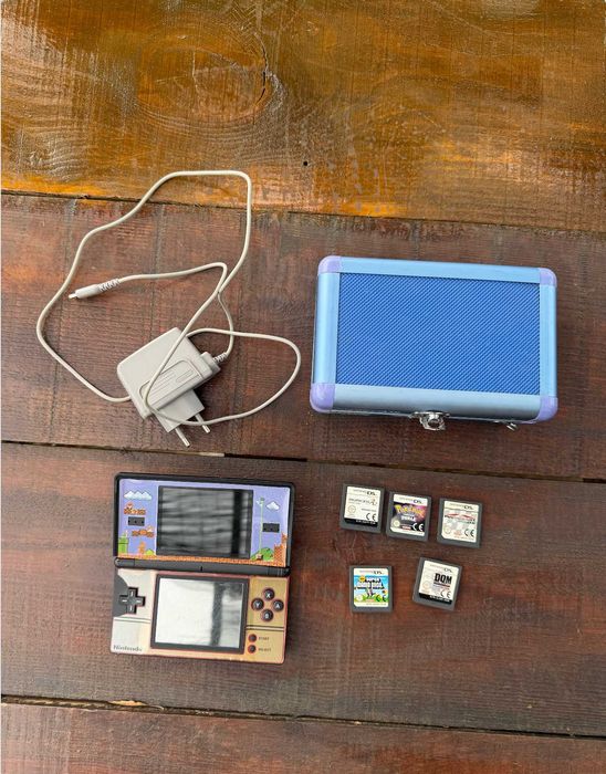 Nitendo DS light (plus 5 games, including pokémon perle)