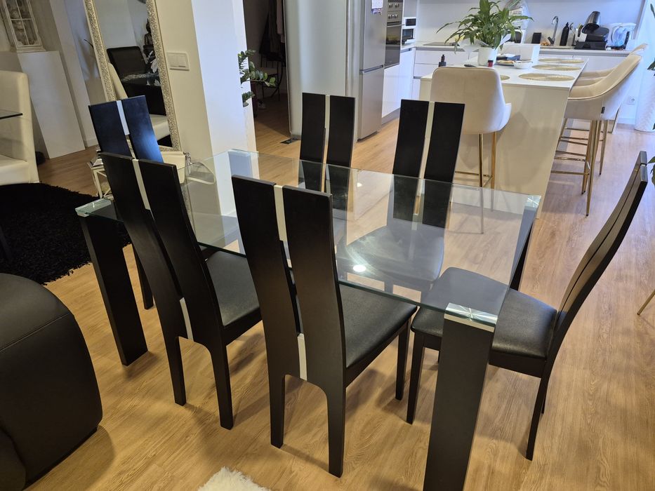Mesa de vidro e Madeira + Cadeiras