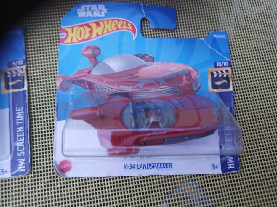 3 modele ststków kosmicznych od Hot Wheels