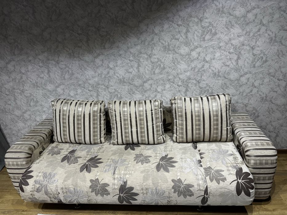 Продам диван.