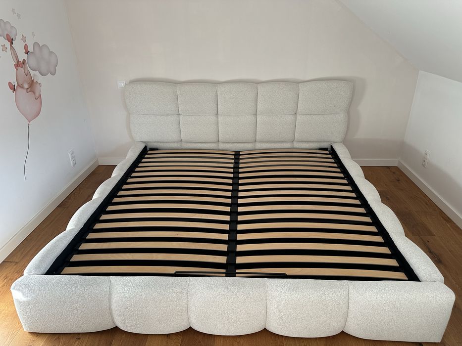Praktycznie nowe lozko tapicerowane 200x200