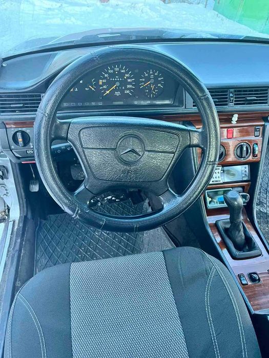 Mercedes-Benz E-Class 1994