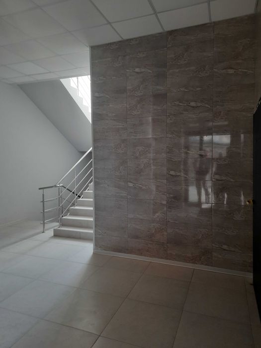 Продаж 2-к квартира . Клубний  будинок біля парку.  Тихо, зручно. Без%