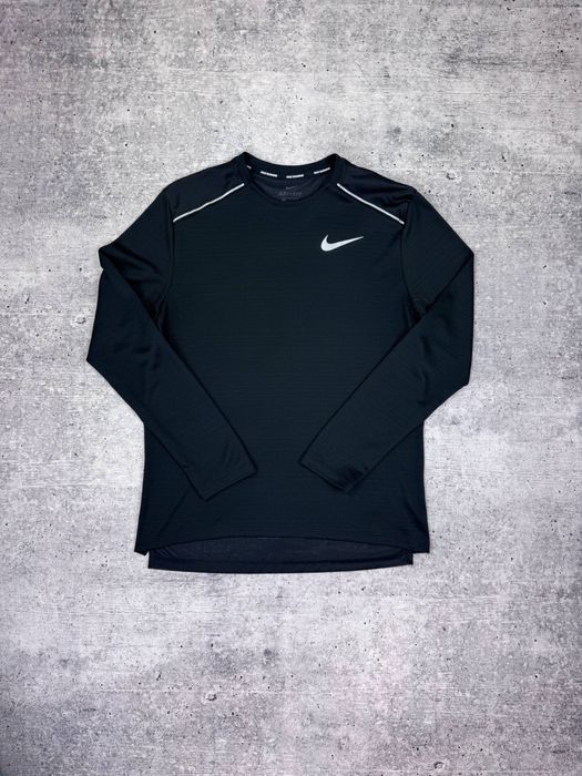 Спортивный лонгслив рашгард Nike Running для занятий спортом для зала